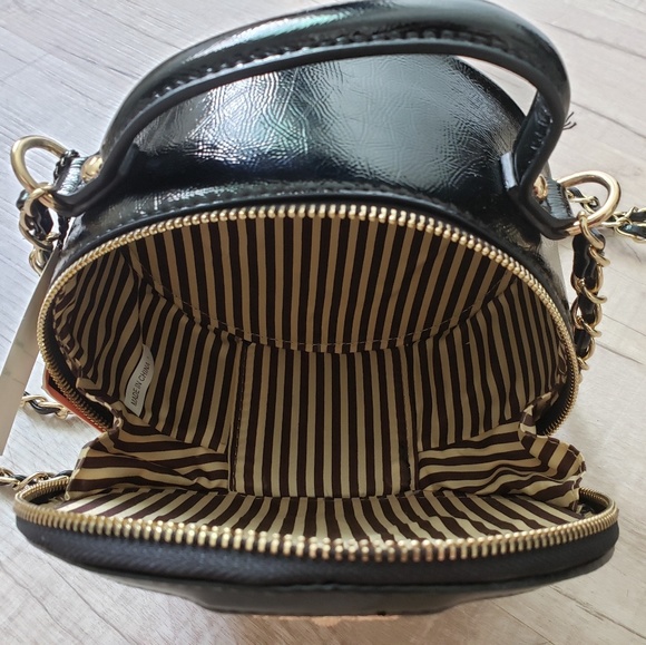 ❤Host Pick❤Round Crossbody Bag w Bee Embellishment - Picture 2 of 4